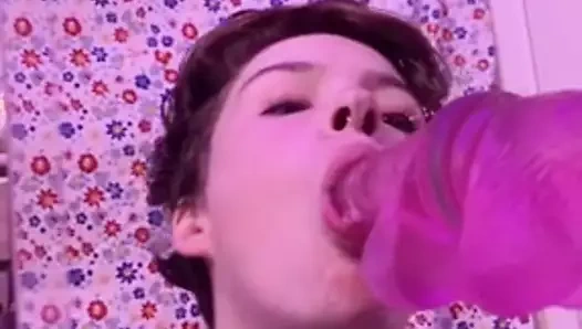 Nisan emme &amp; bir yapay penis deepthroating