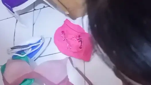 Üvey teyze Anne'nin yastığa ihtiyacı var