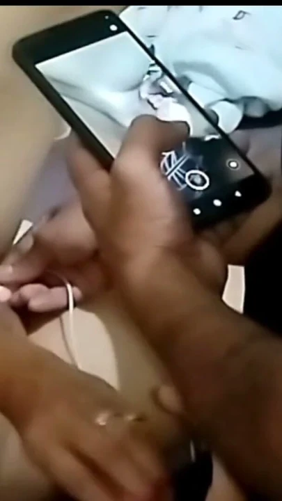Karım kremsi amında vibratör denemek istiyor. Yeni deneyen gerçek ev yapımı çift iyi hissettiriyor | Klip 2