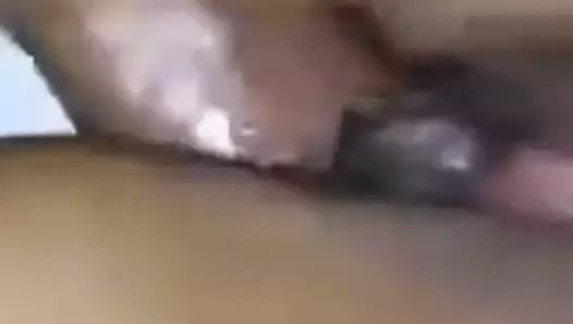 Ladki apne hath she gaad me dal rhi hai Lund