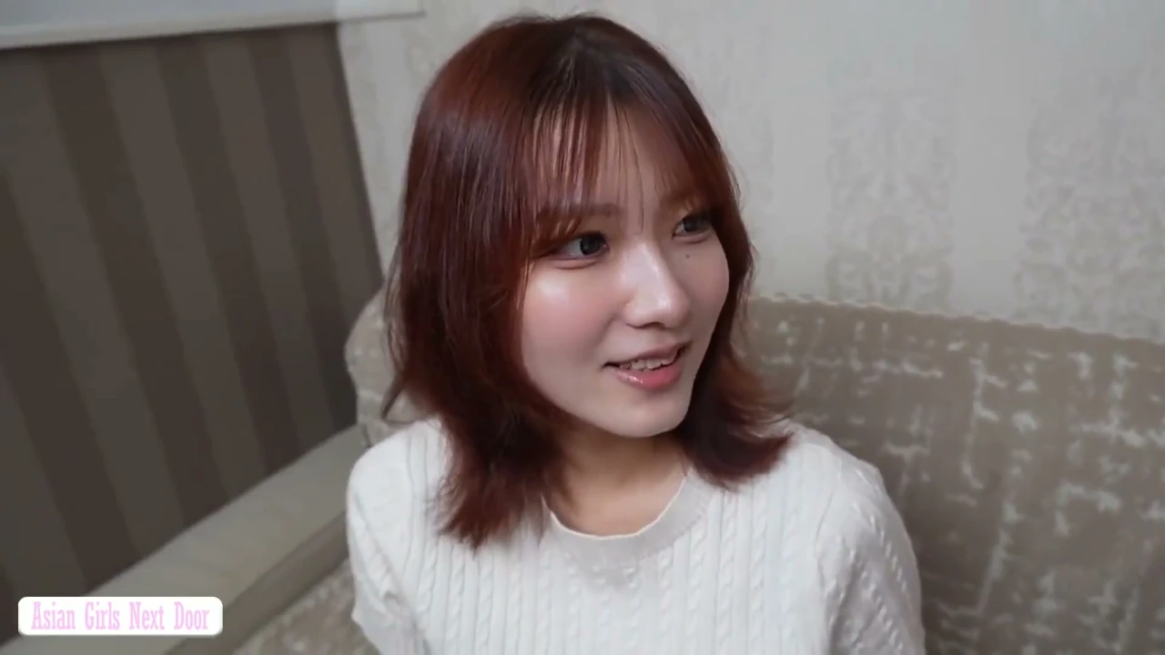 Glamorous Porcelain-skinned Beauty – a Stunning Online Advertising Saleswoman with Irresistible Elegance