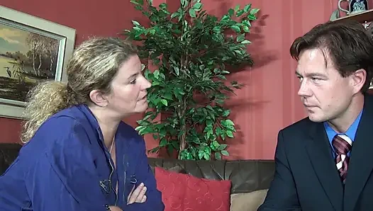 Alman xxl orta yaşlı seksi kadın komşus un ıslak amcığını sikiyor!