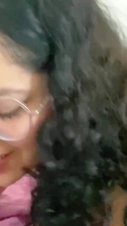 Eddie Queens ve güzeller Reyna Tirana'nın yer aldığı Arjantin'de Çin prezervatifinin kutu açılım ve testi ve... | Klip 3