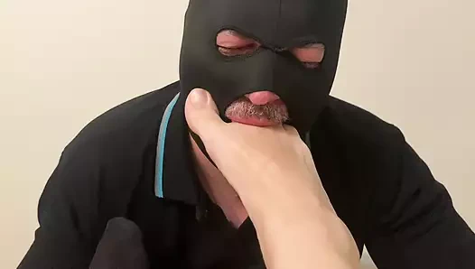 Kirli çoraplarıma tap ve ayak parmaklarımı em