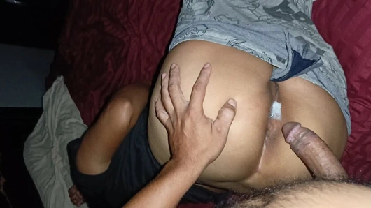 Arkadaşımın kız arkadaşını sikiyorum cazibesine dayanamadım ve ateşli amının içine boşaldım