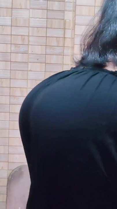 Hot girl in the kitchen with sexy figure. | Clip 1