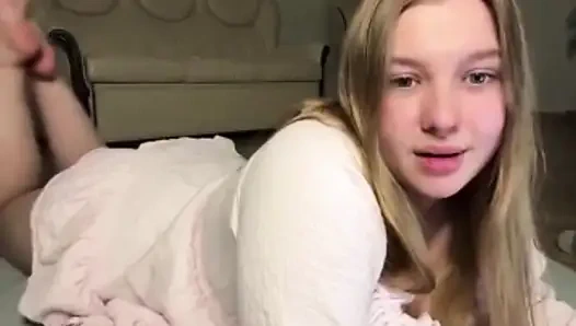 Jucielussie ve zıplayan büyük doğal memeler ile Ahegao