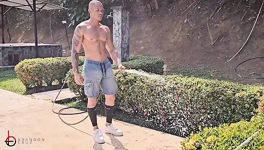 İri göğüslü patronum ve büyük götlü arkadaşı açık havada üçlü sekste yarağımı yutuyor