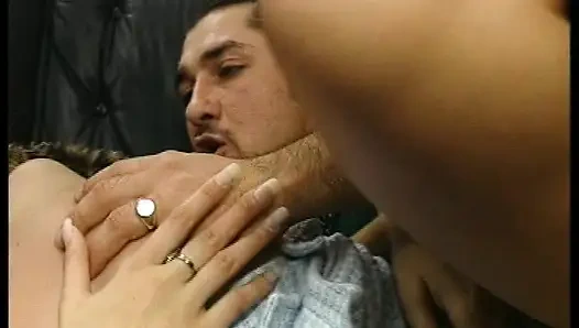 Iza njemačkih vrata marljivo se jebe