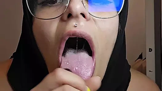 Ben yaramaz şeyler söylerken dildoma sakso çekiyor mia niqab