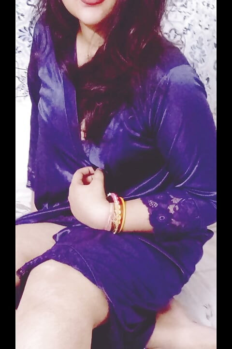 Devar ne bhabhi ko porn dekhte hue pakad liya or phir jamkar chudai ki