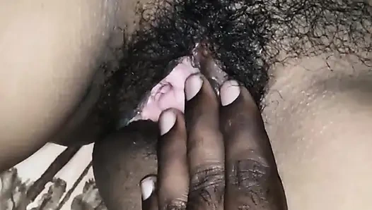 18+ ilk kez üvey kız kardeş Hintli kadın parmaklıyor ve sert seks