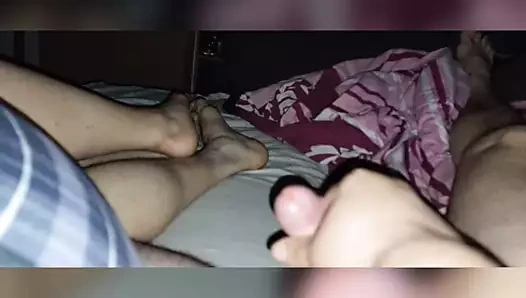 Erst die Hand dann von hinten gefickt