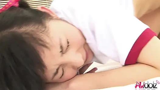 Japon esmer yaramaz Anri Kawai sansürsüz üçlü seks yapıyor.