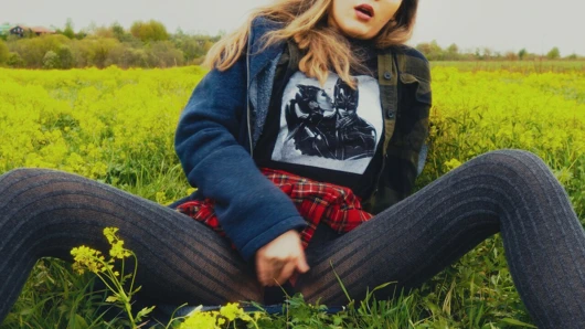 Bir arkadaşımla ormana gittik ve doğada mastürbasyon yapmaya karar verdi.