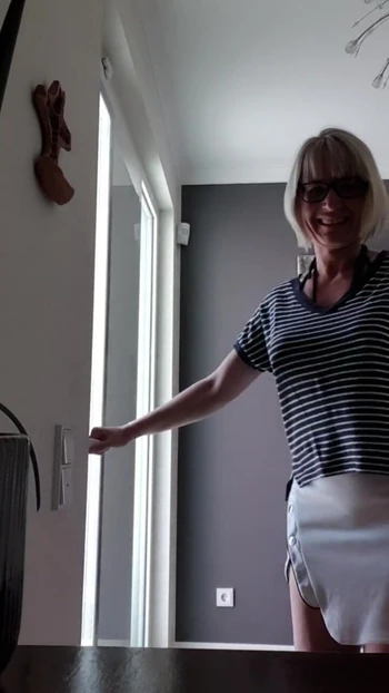 Postman delivery in Bondage