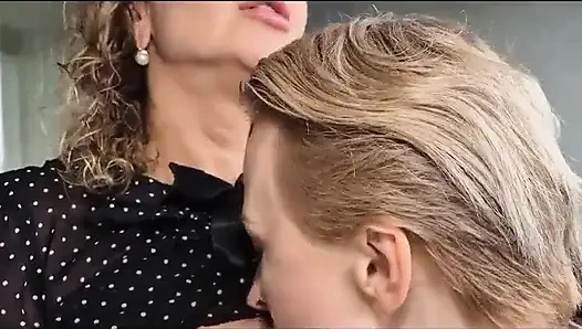 Ateşli naylonlu lezbolar - bölüm 1