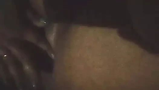 Puta se masturbando acesse com prazer