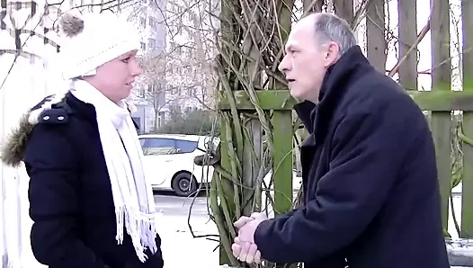 Olgun yaraklı sarışın orta yaşlı seksi kadın 69 pozisyonunda amcık yalıyor