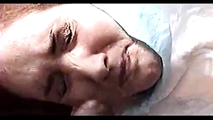 Sara yutma benim sperm(cum yüz üzerinde)