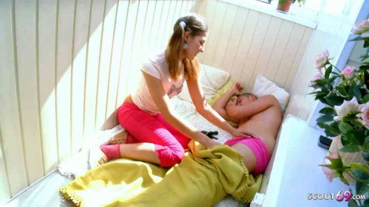 Kardeş baştan üvey kardeş için sikme ile wake yukarı oral seks