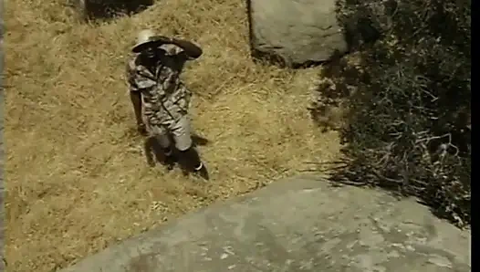 Ateşli kaltak yürüyüş parkurunda sikiliyor