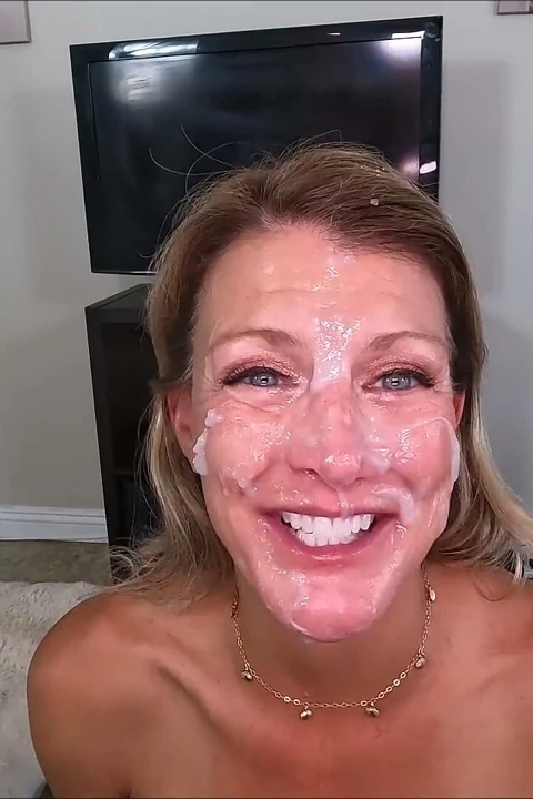 Summer Stevens'ın yüzüne boşalıyor
