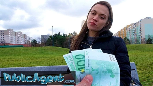 Kamu ajanı, sıkı vücut turist halk bodrumunda becerdin