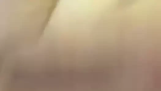 Edepsiz iri güzel kadın