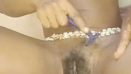 Crazybitch sadece bir peni ile amını nasıl tıraş ettiğini gösteriyor