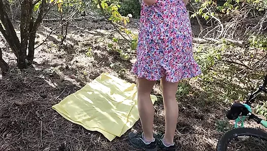 Ormanda riskli mastürbasyon ve orgazm. Hairy Pussy