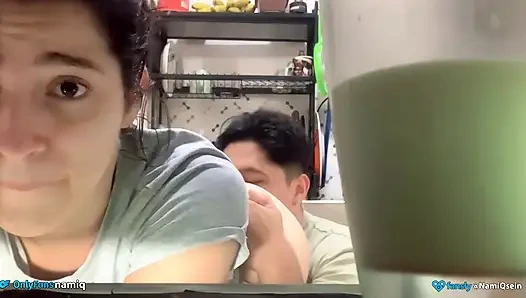 Üvey erkek kardeşim için bir bardak anne sütü