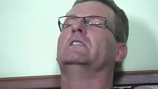 Yaşlı ve genç eş değiştiren çiftin grup seks partisi