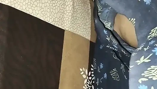 Sevgili kayınbiraderim gecelikimi çıkardı ve büyük amımı çok sevgiyle sikti.