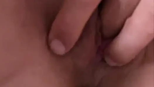 Orta yaşlı seksi kadın yarağımla mastürbasyon yapıyor
