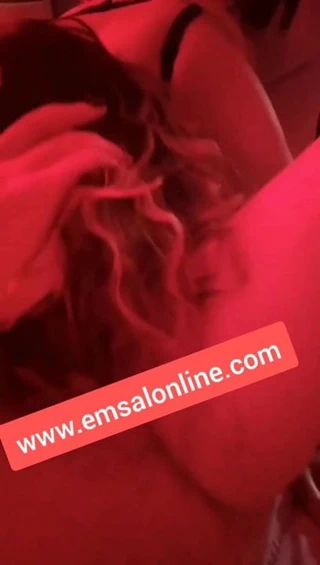 turk kizlar amini yalatip zenciye veriyor ortaya almislar