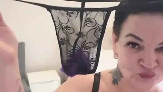 Seksi kıyafetlerle giyiniyor, amcık sikişi, büyük götlü orta yaşlı seksi kadınlar