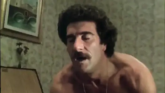 Moana Pozzi büyük adamlar tarafından cinsel olarak domine edilmeyi seviyor