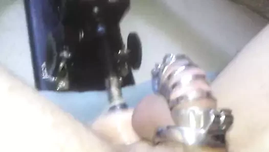 bekaret altında sikiş makinesi