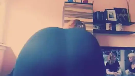 Büyük götlü twerk