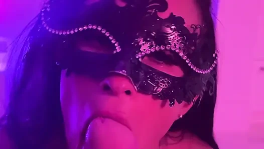 Donanımlı büyük memeli misslexa neighboor'unu sikiyor