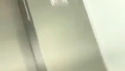 dudaklarımı göstererek