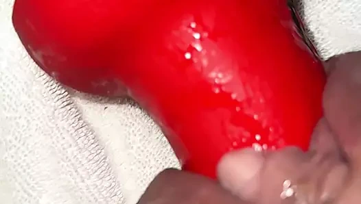 Fahişe gevşek amcık yumrukla sikişiyor