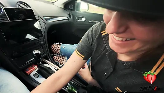 Bir McDonald's çalışanı Sprite'i üzerime döktü. Ceza olarak, bana sakso çekmesi ve arabada yutması gerekiyordu.