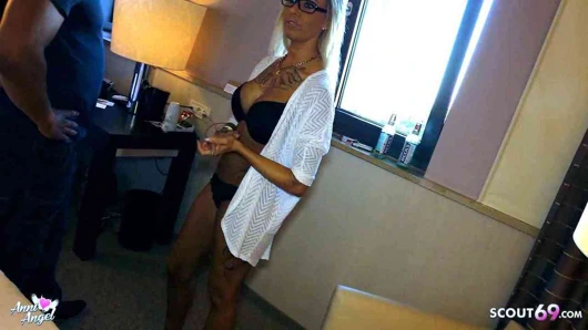 Alman genç tricked siyah otel oğlan için hızlı hile sikme