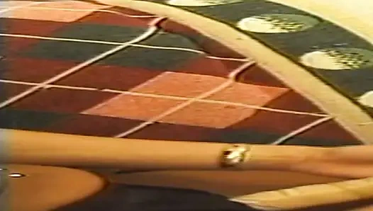 Patron xxx'te yarakları ezerken aşırı sert sürtükler