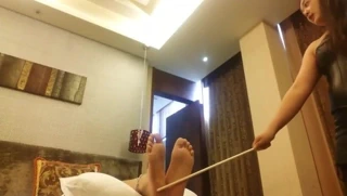 Ayakları kırbaçla 30