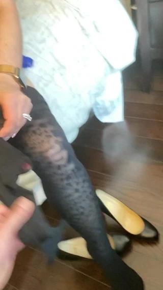 Seksi ayak emme önce o koyar üzerinde gatta vahşi kedi tayt