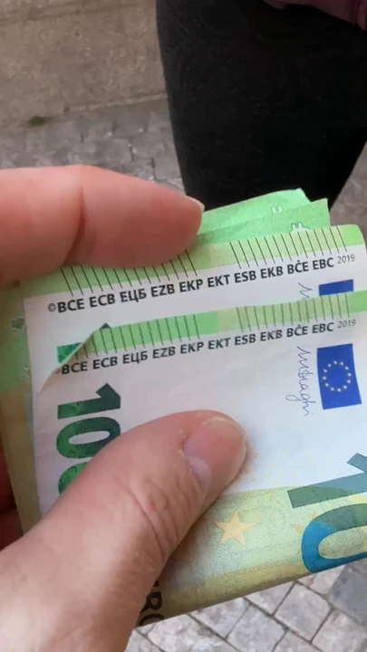 Büyük götlü bir kaltak erkek arkadaşını aldatıyor