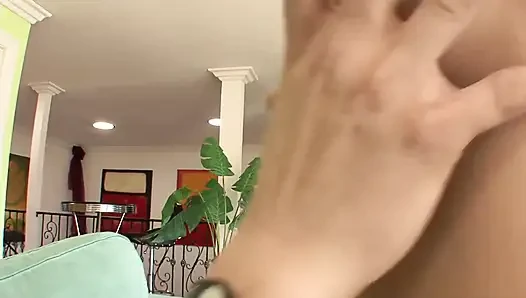 Üvey erkek kardeş 18 yaşındaki ahlaksız üvey kız kardeşini sikiyor